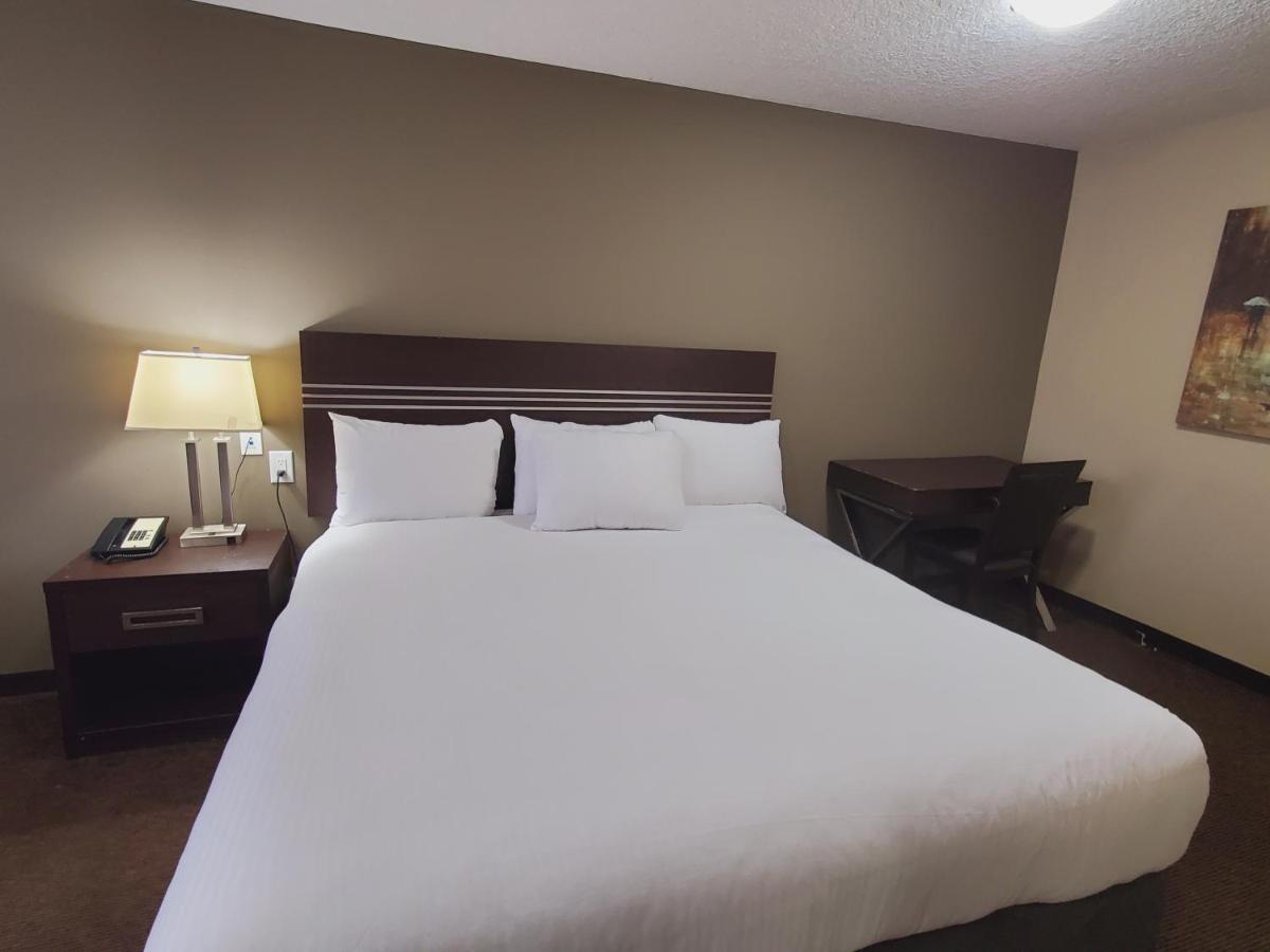 Royal Lodge Едмънтън Екстериор снимка
