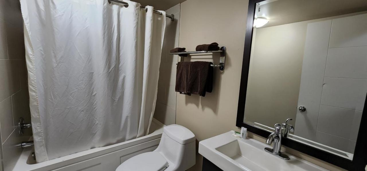 Royal Lodge Едмънтън Екстериор снимка