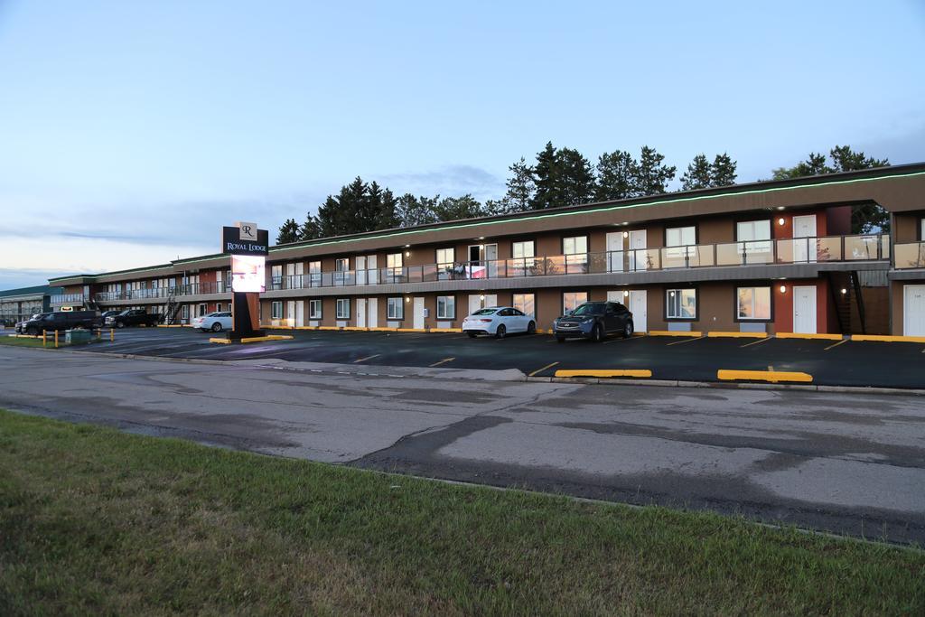 Royal Lodge Едмънтън Екстериор снимка