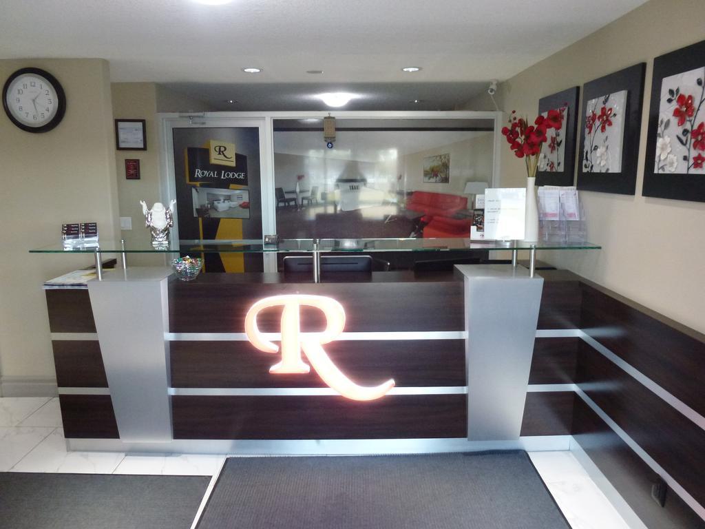 Royal Lodge Едмънтън Екстериор снимка
